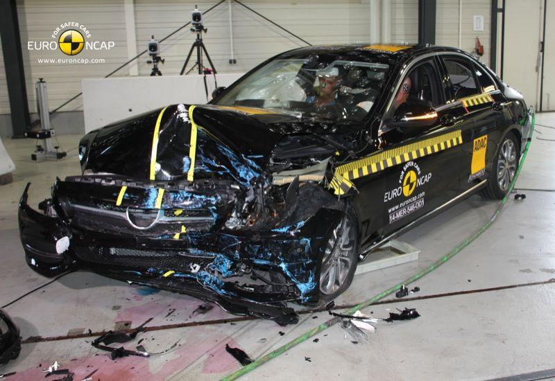 Euro NCAP: 5 stelle per la Classe C solo 4 per la Hyundai i10