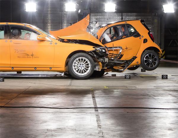 Le smart sono sicure? Vediamo alcuni crash test