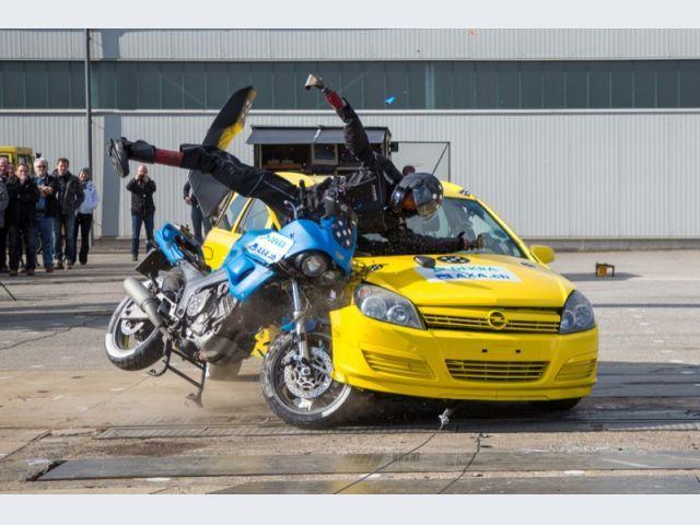 Honda Goldwing: la prima moto con l’airbag, protegge davvero?