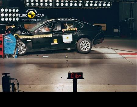 BMW Serie 5, come stabilire nuovi standard nei test EuroNCAP
