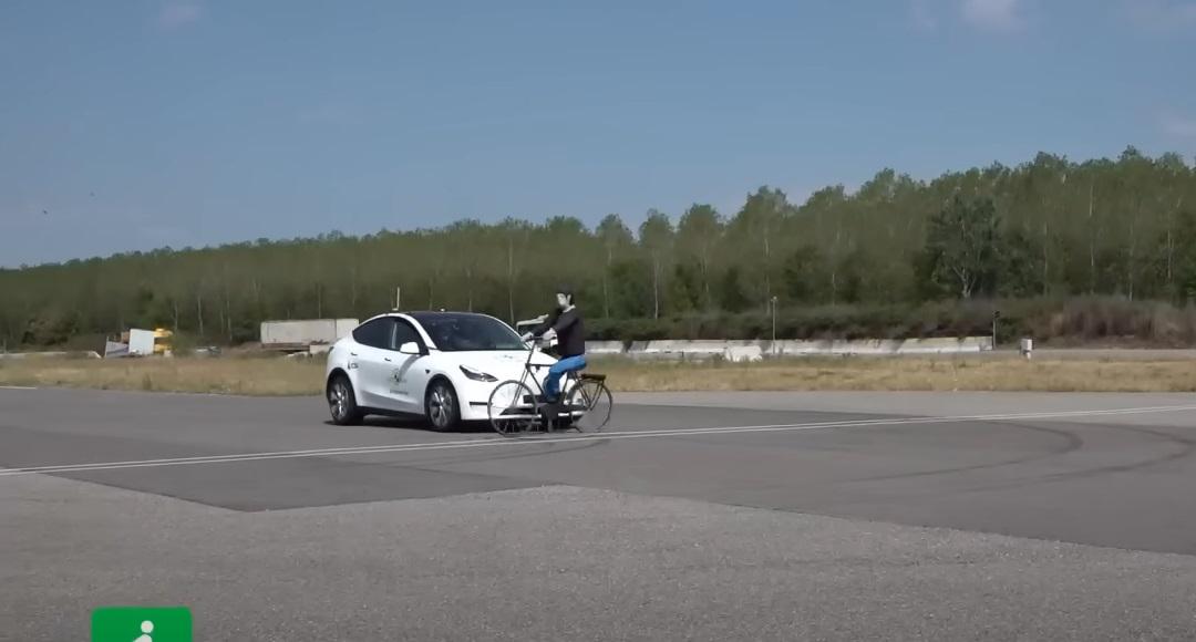 Tesla bara nei test NCAP? Trovato codice sospetto nei suoi ADAS