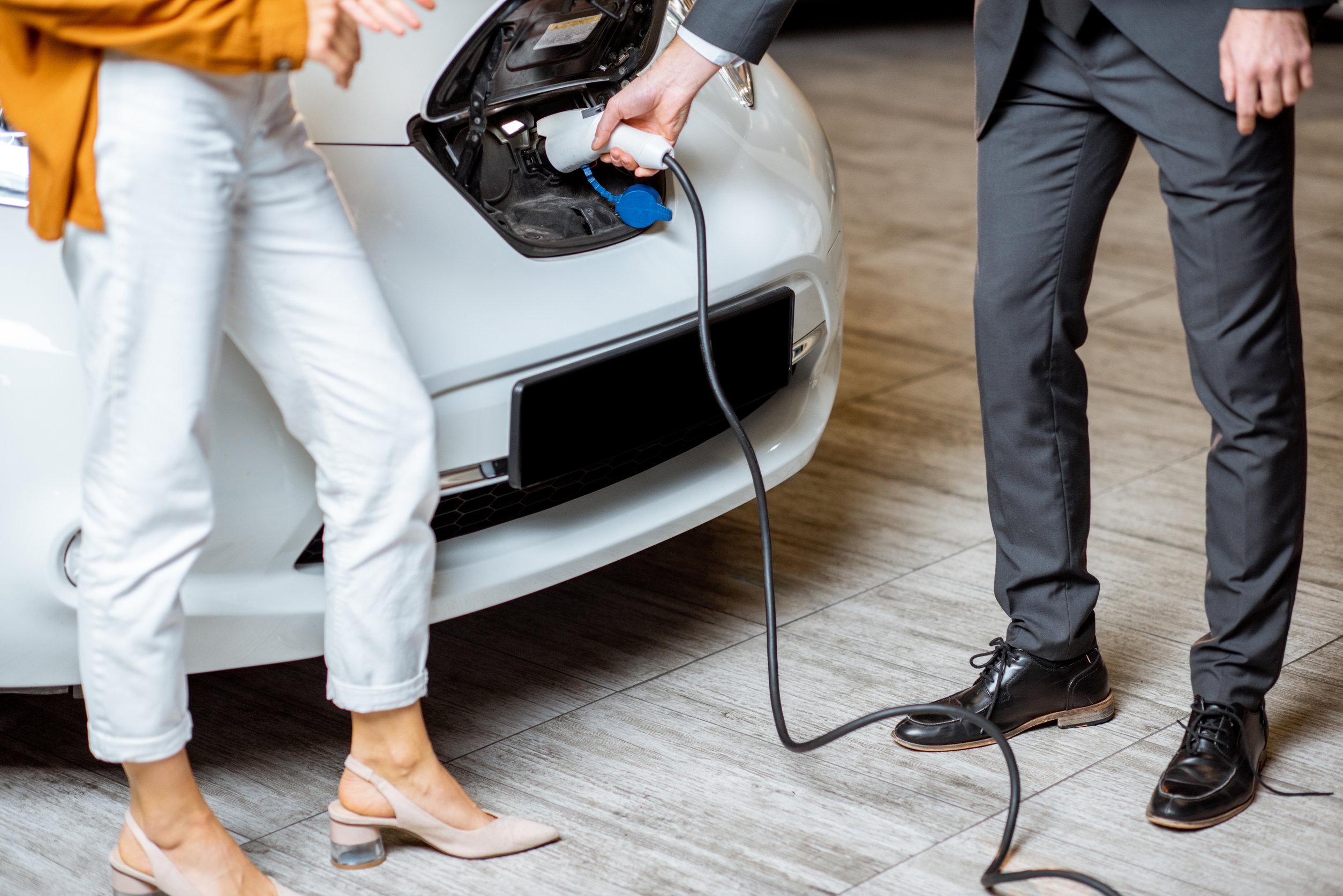 Auto benzina e diesel stop dal 2035