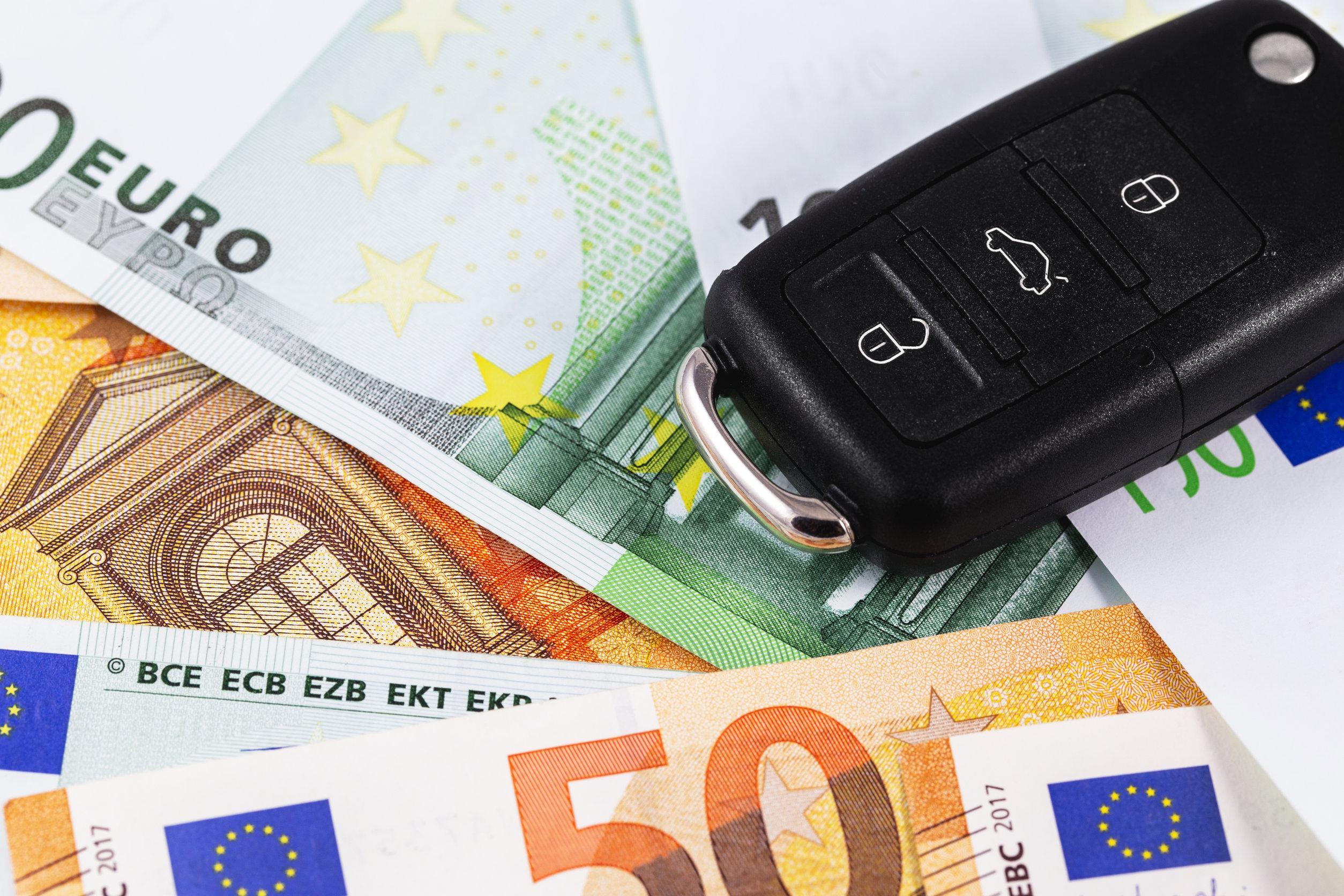 Limite contanti 2023: cosa cambia per chi compra un’auto