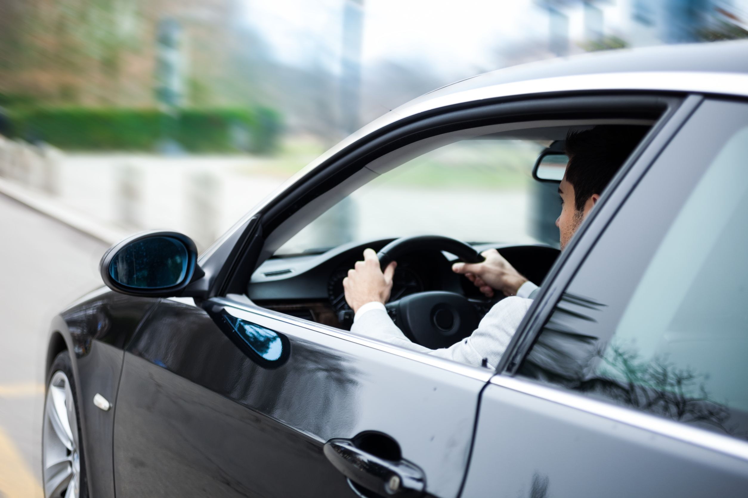 Auto aziendale e multe: quando si rischia il licenziamento?