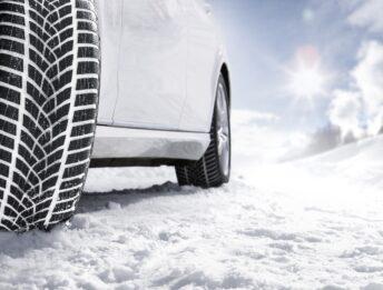 Gomme invernali dal 15 novembre: cosa rischia chi guida senza pneumatici invernali