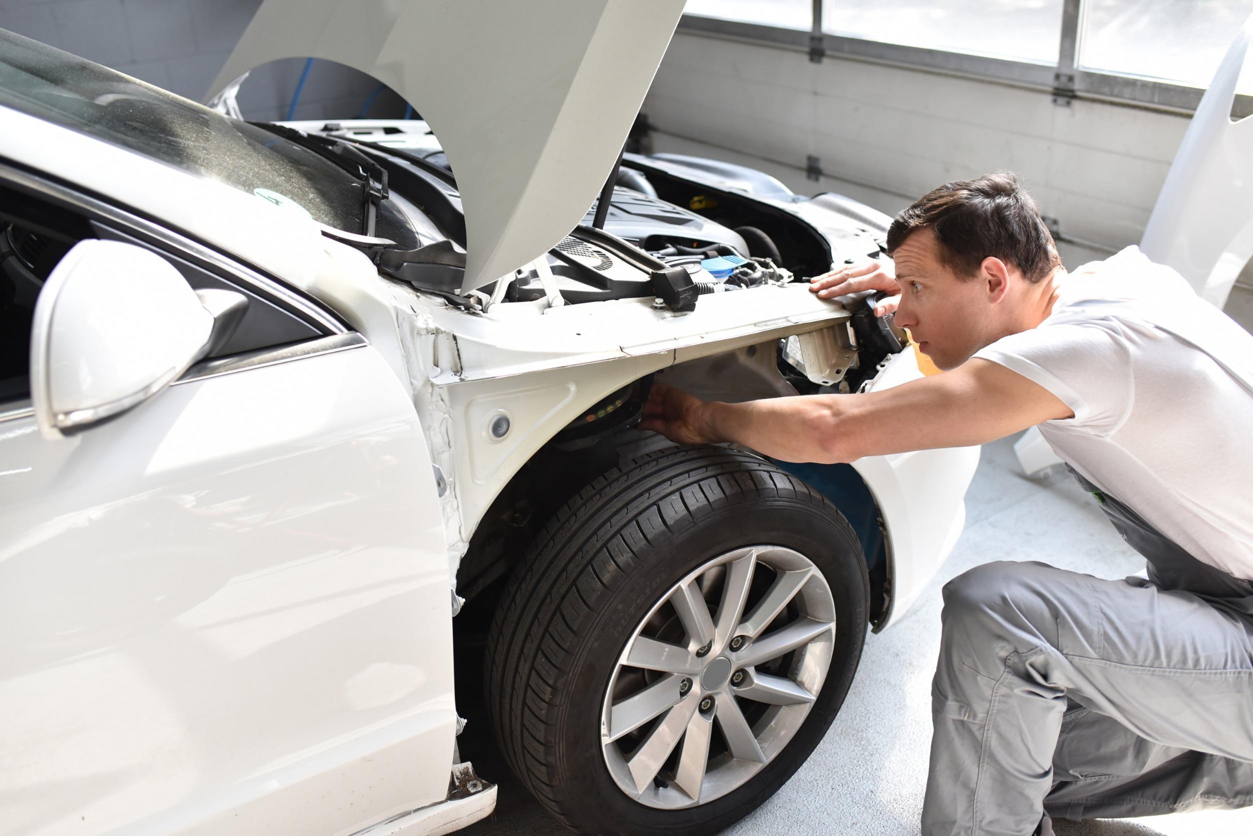 Riparazioni auto: costi +15% e attese più lunghe dal 2023