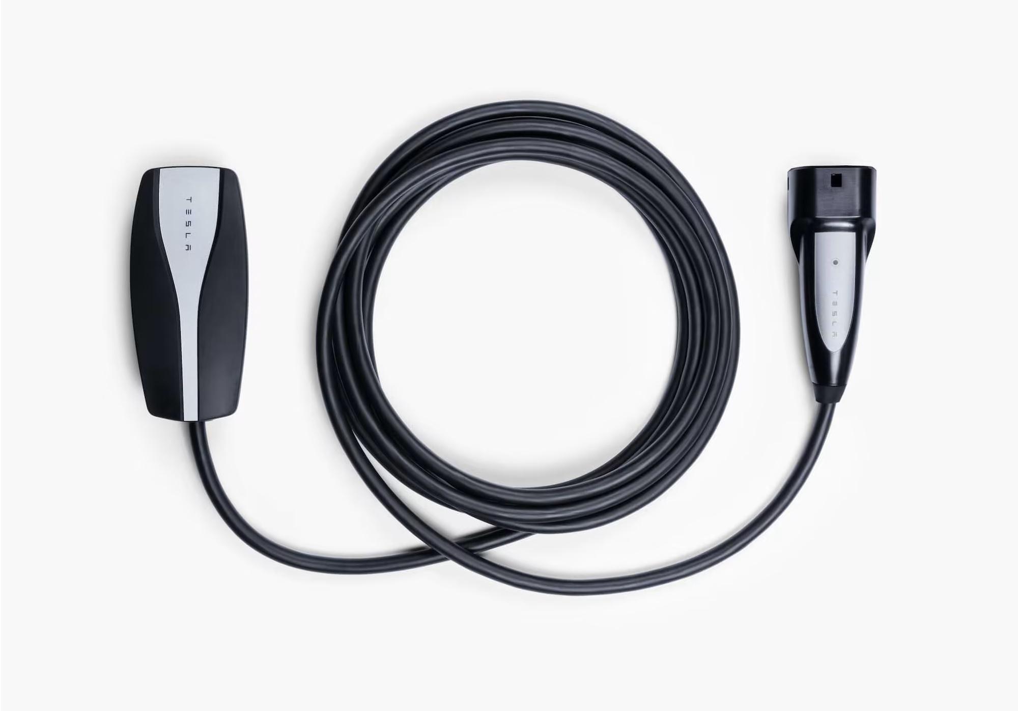 Tesla Mobile Connector, dal 17 aprile il cavo di ricarica non è più gratis