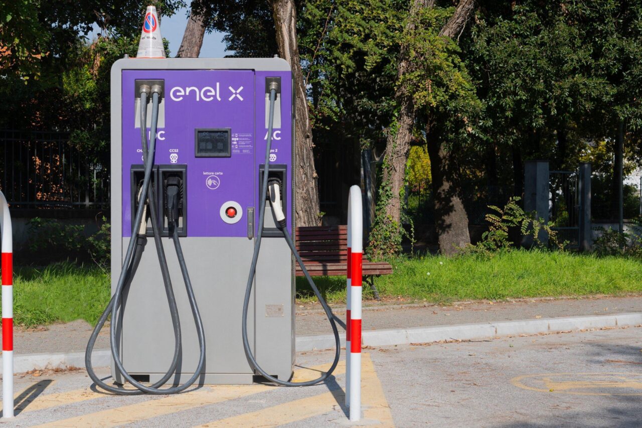 Colonnina di ricarica auto elettriche Enel X