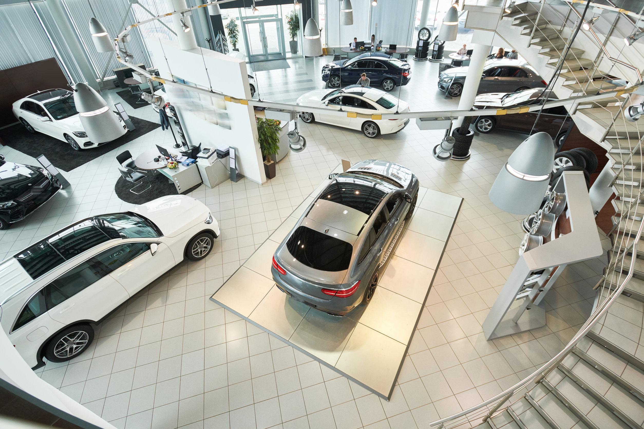 Immatricolazioni auto in Italia: -23%, senza incentivi rallentano le EV