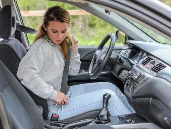 Cintura di sicurezza: chi risponde se il passeggero la toglie?