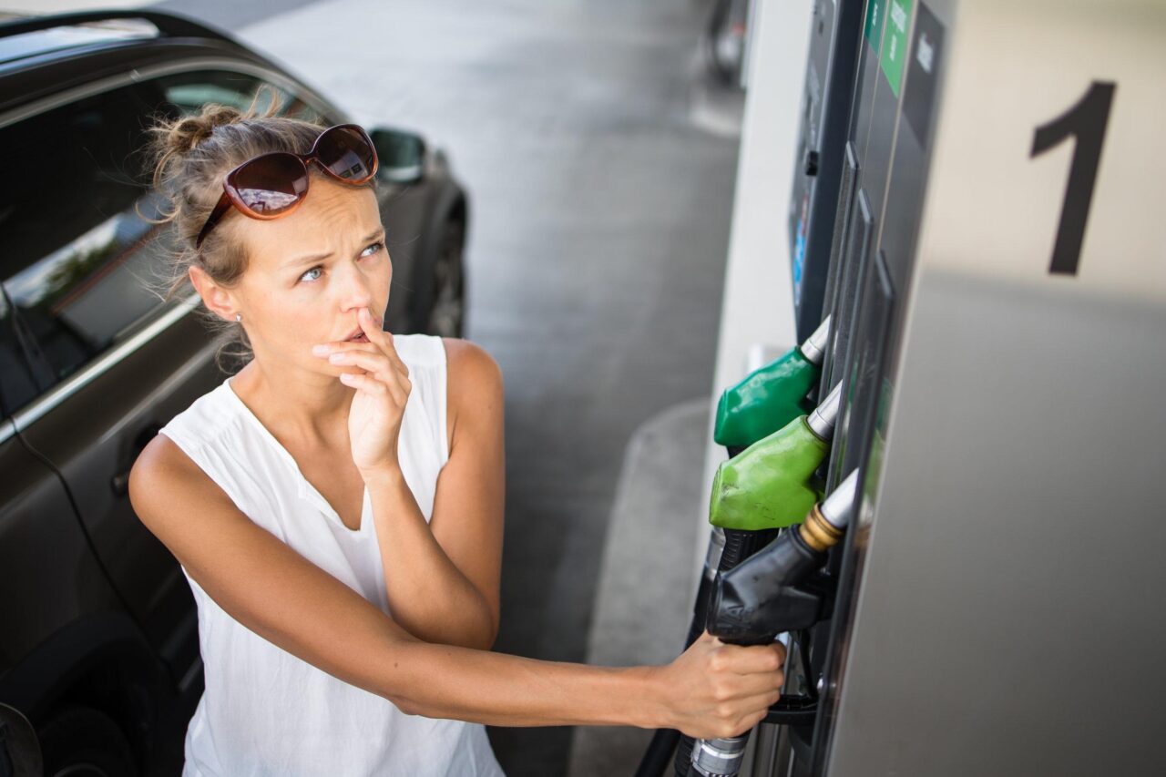 Prezzo carburante 2022: quanto costa in giro per il mondo?