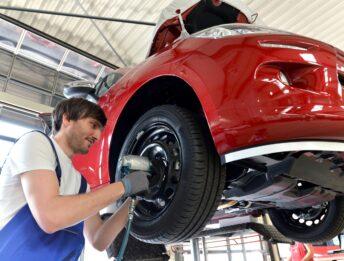 Serraggio bulloni ruote auto: a quale coppia e come stringerle?
