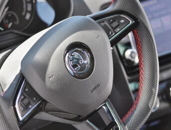 Skoda Octavia con spia airbag accesa: come risolvere il problema