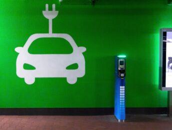 Stop benzina e diesel 2035: spiraglio per carburanti sintetici e plug-in