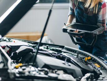 Specifica CEI 78-24: come cambia il lavoro per le officine sui veicoli elettrici e ibridi