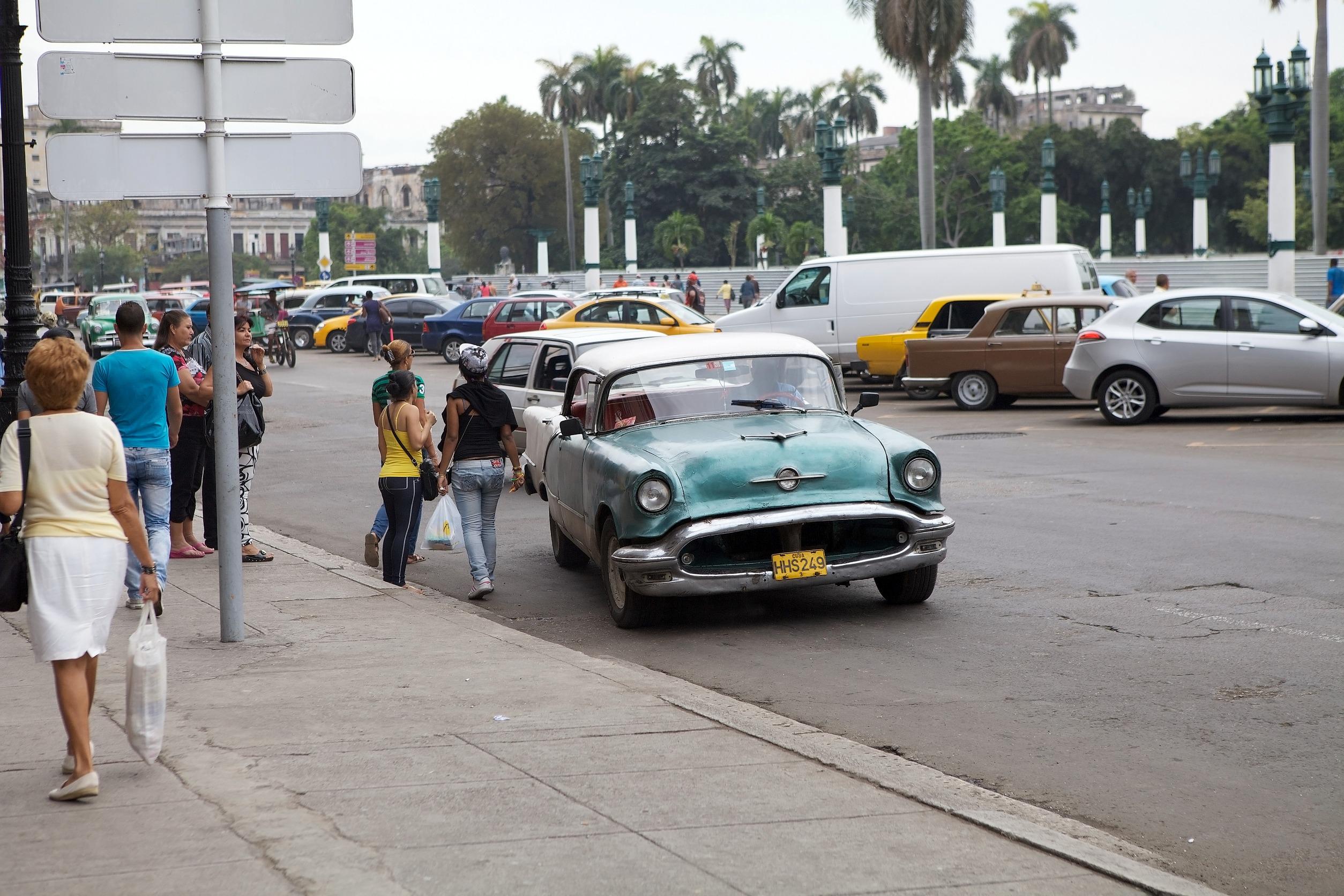 Radiazioni auto crollate del -30% nel 2022: l’Italia come Cuba