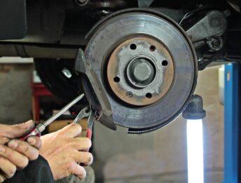 Auto usata: come controllare freni e sospensioni