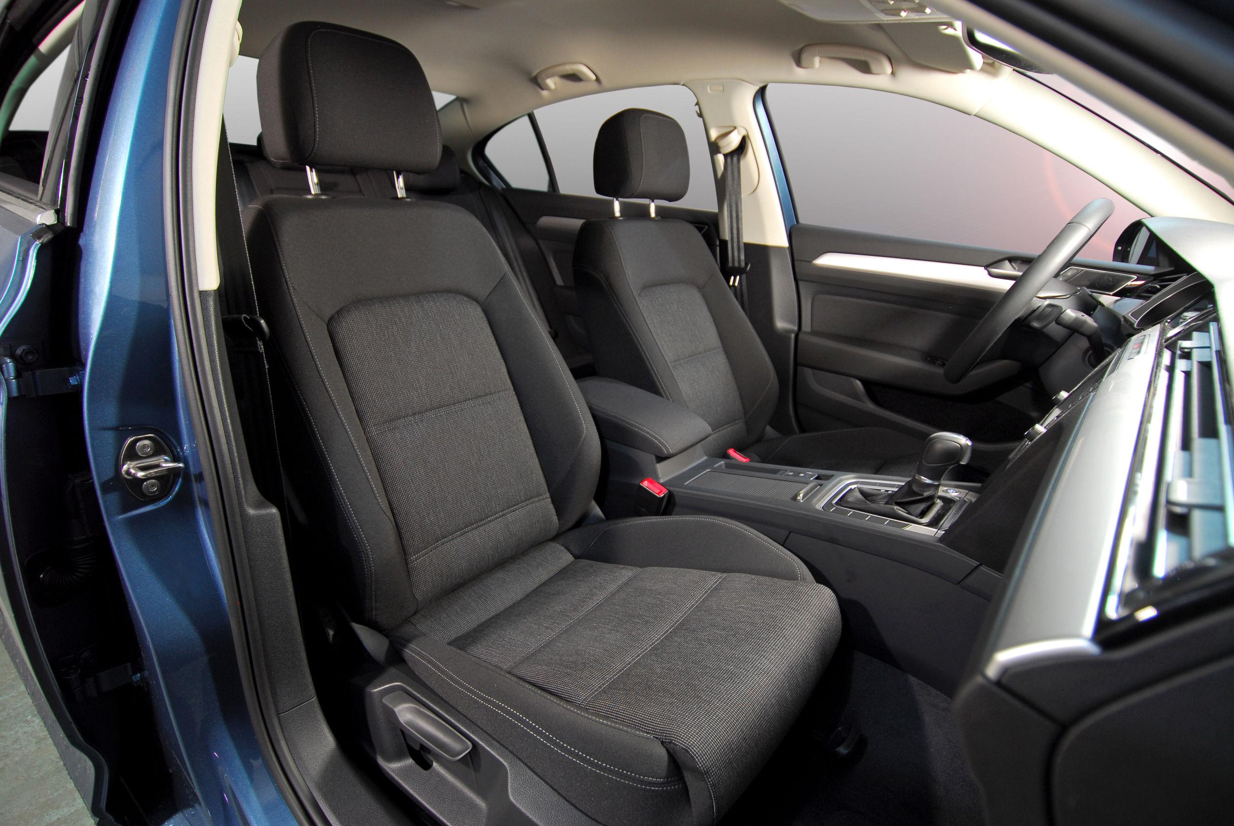 Sedili e cinture di sicurezza: i controlli da fare su un’auto usata