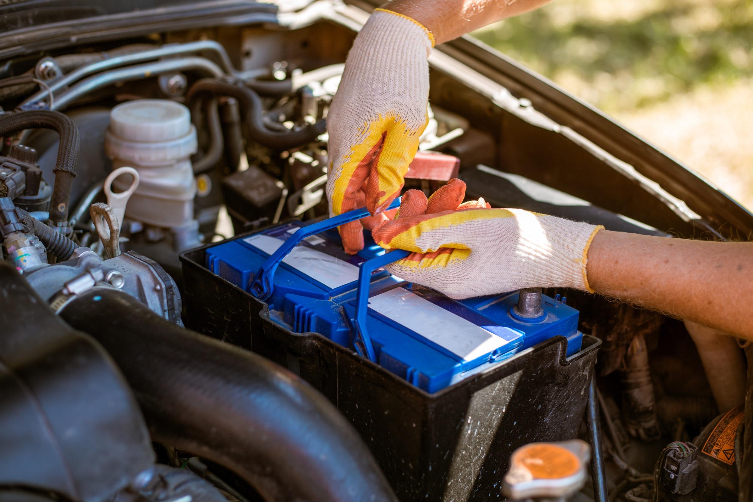 BATTERIA DELL'AUTO Da cosa è composta e come funziona La casa