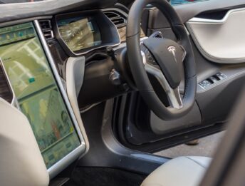 Guida autonoma: in UK conducente senza responsabilità in caso d’incidente?