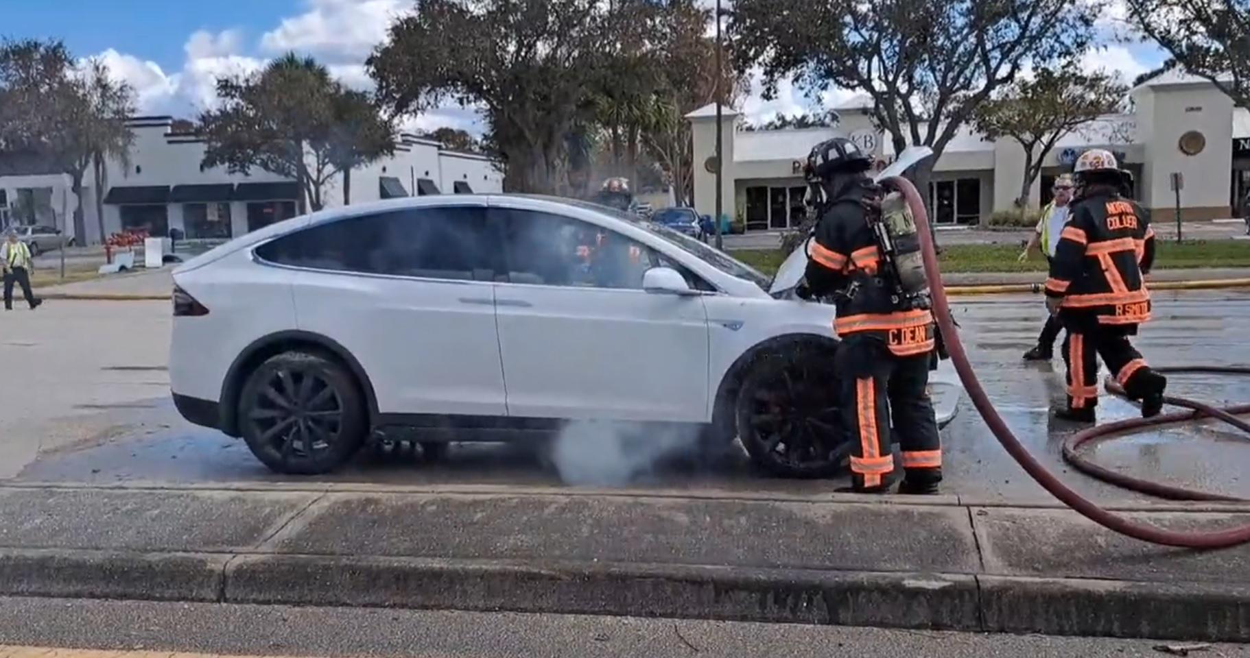 NHTSA: auto elettriche “a rischio incendio dopo le mareggiate”
