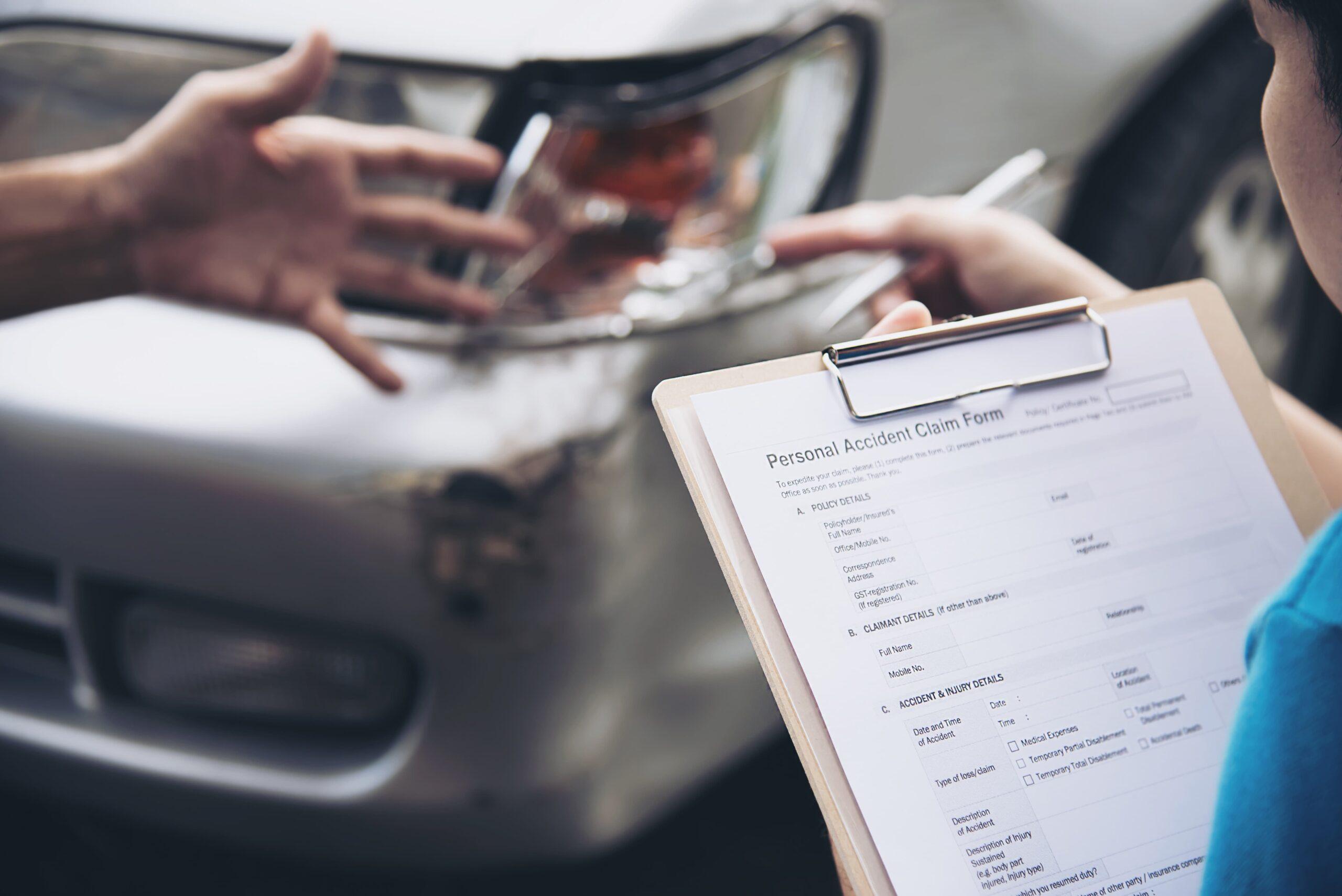 Assicurazione auto: quali sono i rischi per falso incidente