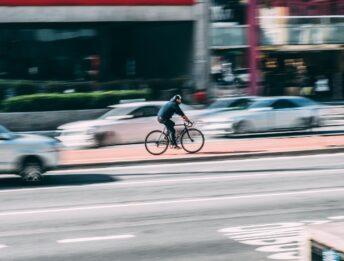 Ciclismo: perché gli uomini vanno alla ricerca del rischio?