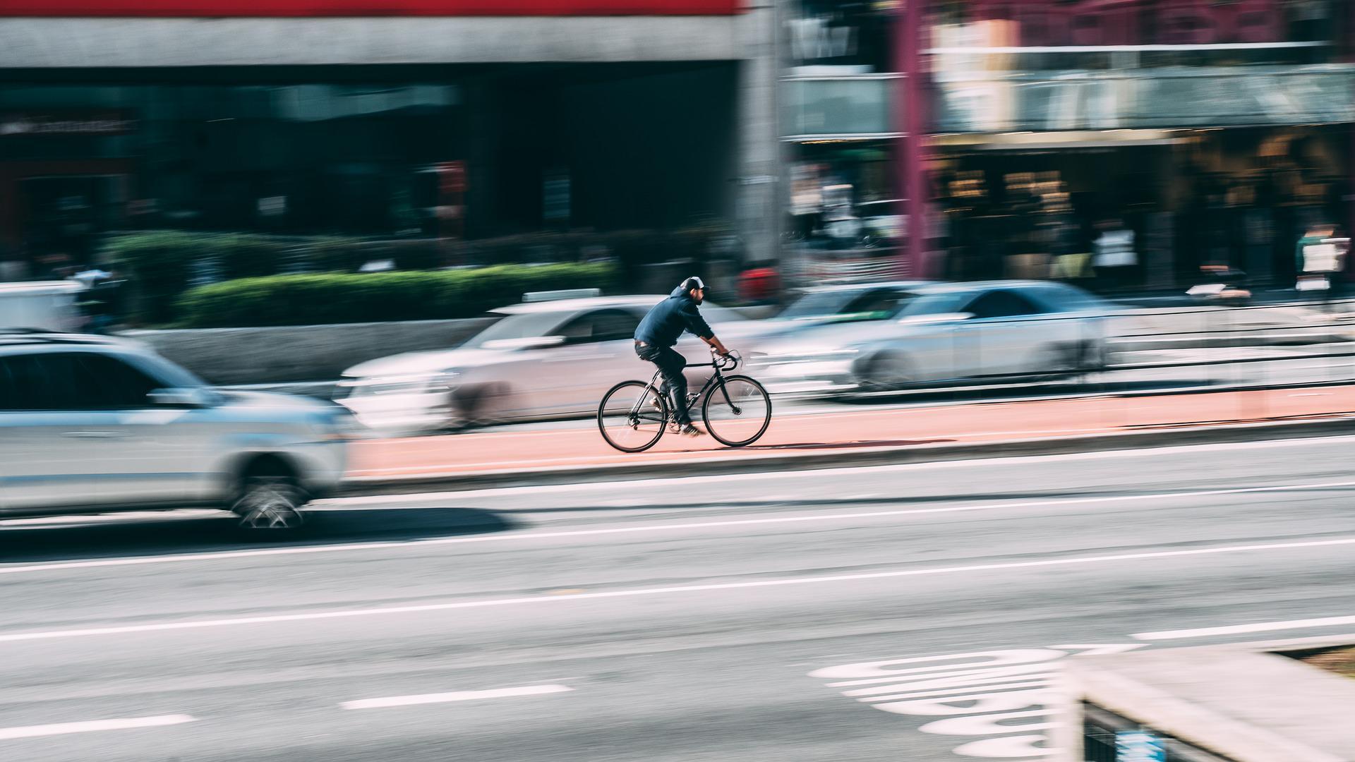 Ciclismo: perché gli uomini vanno alla ricerca del rischio?