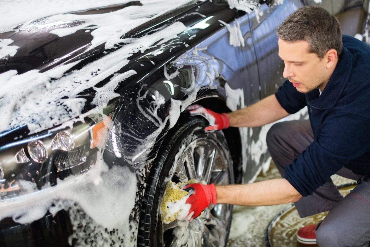 10 errori da non fare al lavaggio auto fai da te