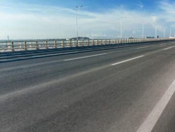 Autovelox su strada senza banchina: la multa è valida?