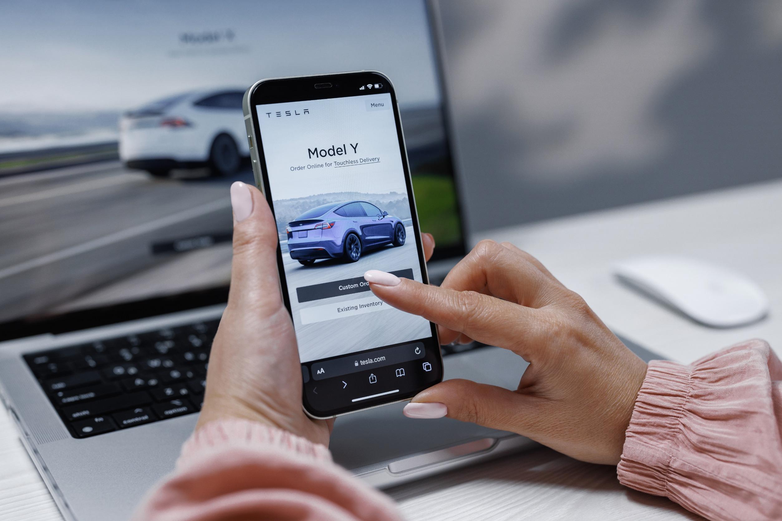 Tesla in car sharing a Cagliari: prima volta in Italia