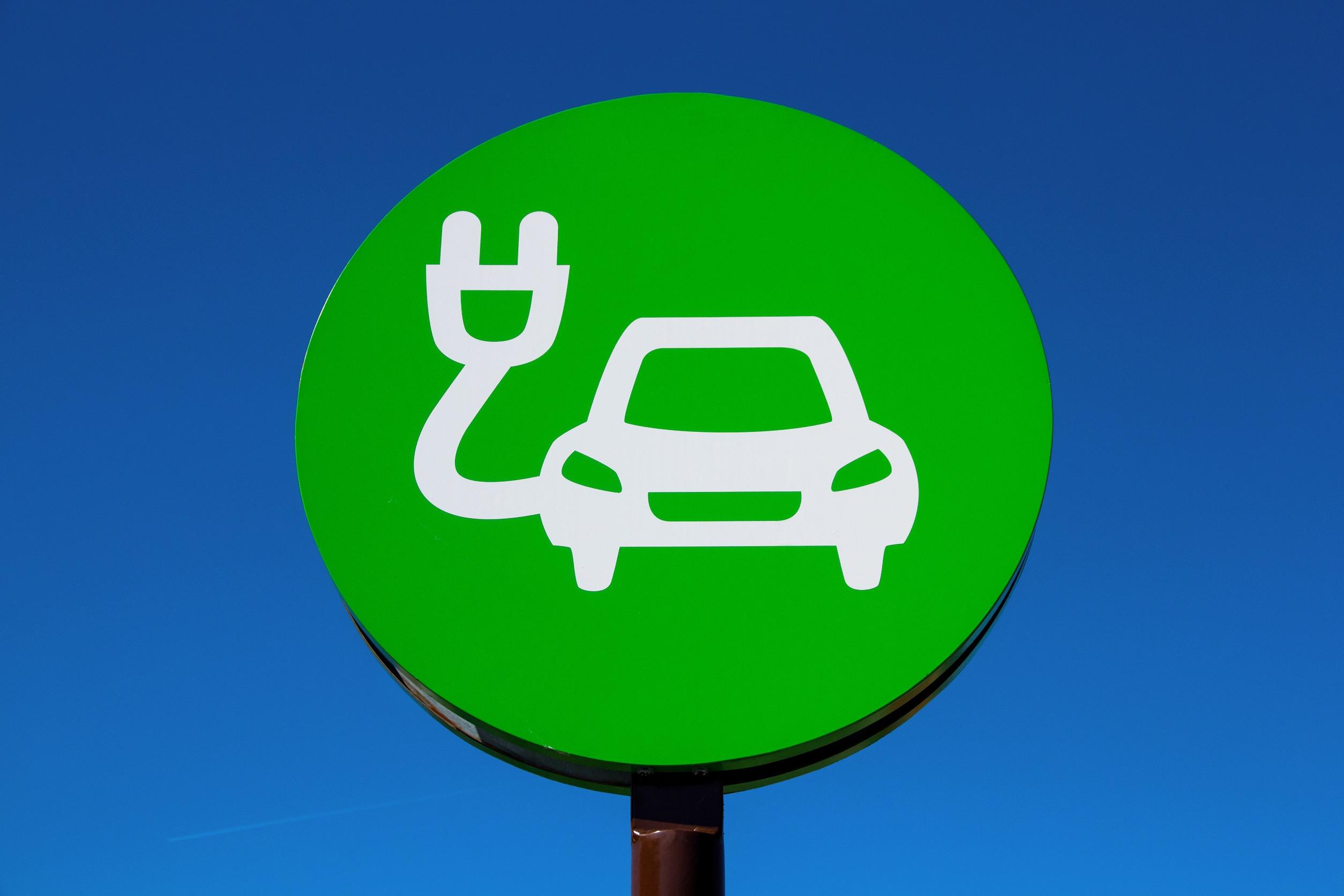 Auto elettriche: quanto si risparmia tra incentivi ed esenzioni?
