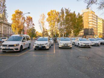 Taxi, sì a nuove licenze ma niente cumuli: riforma a metà