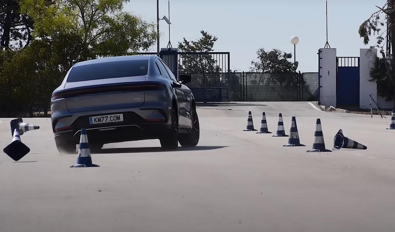 BYD Han nel test dell’alce: “un cavallo pazzo”