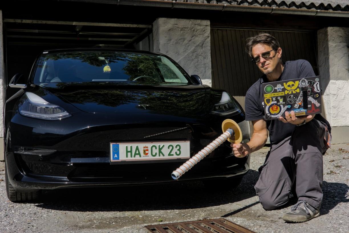Cybersecurity: intervista all’hacker che ha bucato una Tesla in 2 minuti