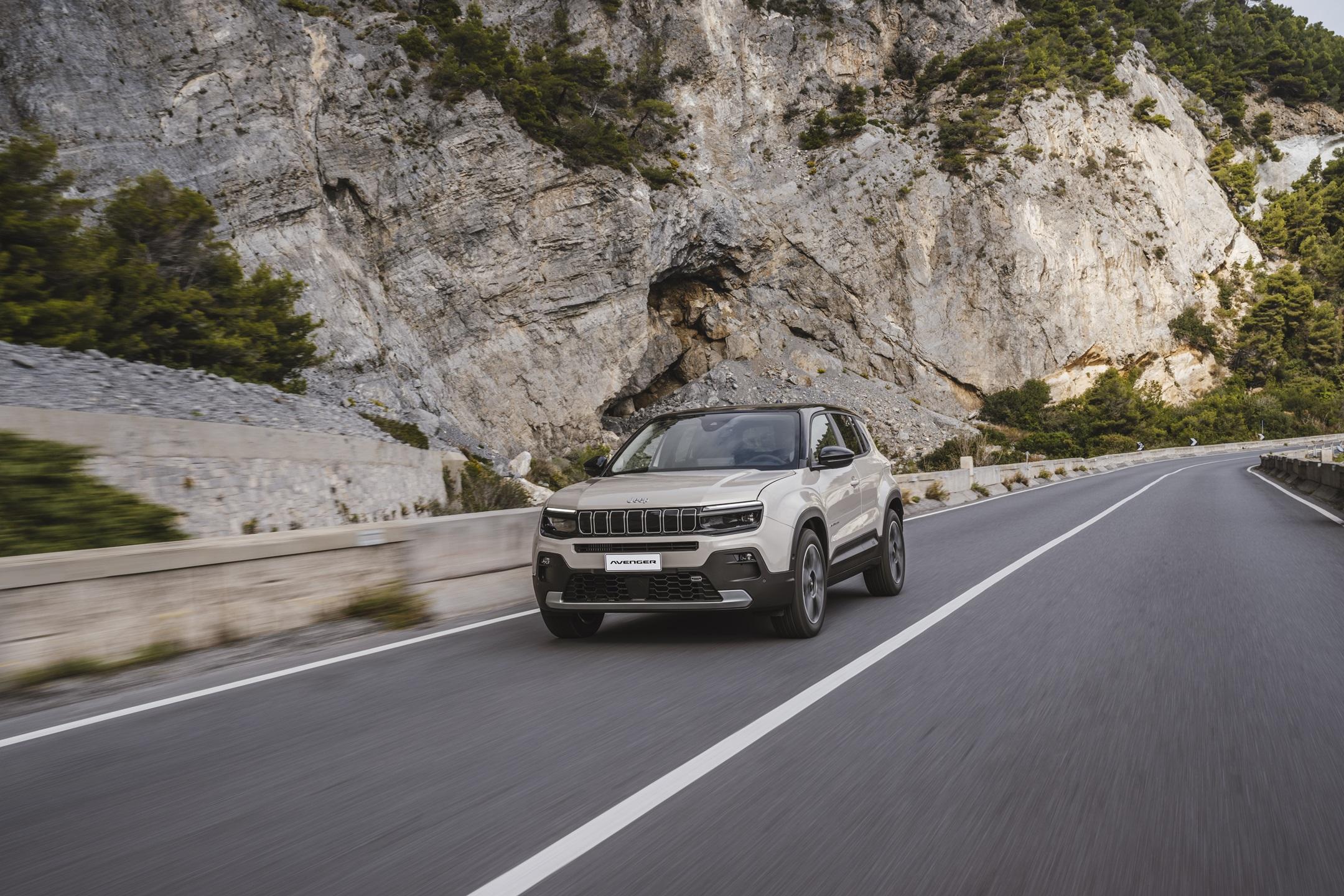 La Nuova Jeep Avenger eHybrid è pronta al debutto commerciale: si tratta della variante del SUV con sistema ibrido a 48V