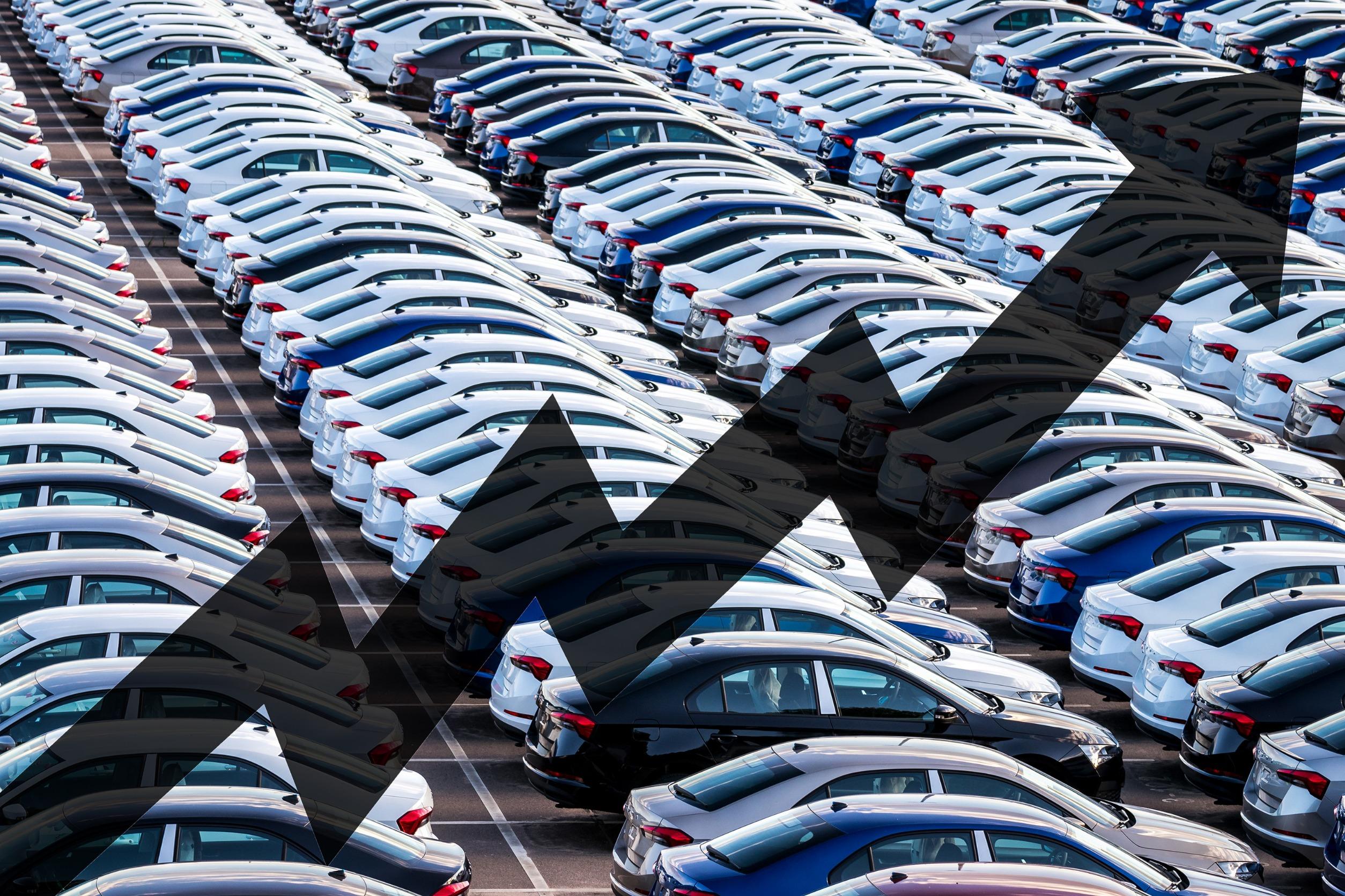 Mercato auto Italia, solo 4% di EV nel 2023. Il bilancio Dataforce