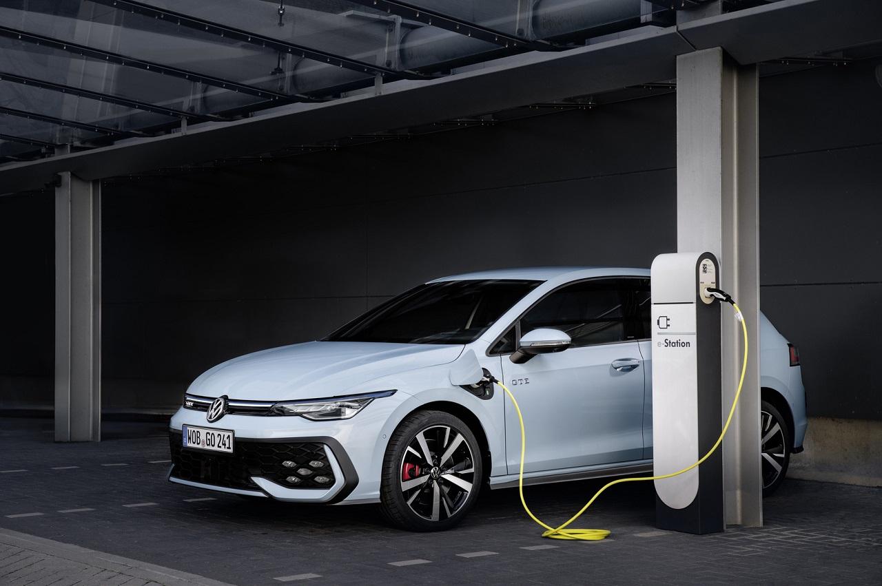 VOLKSWAGEN GOLF 2024