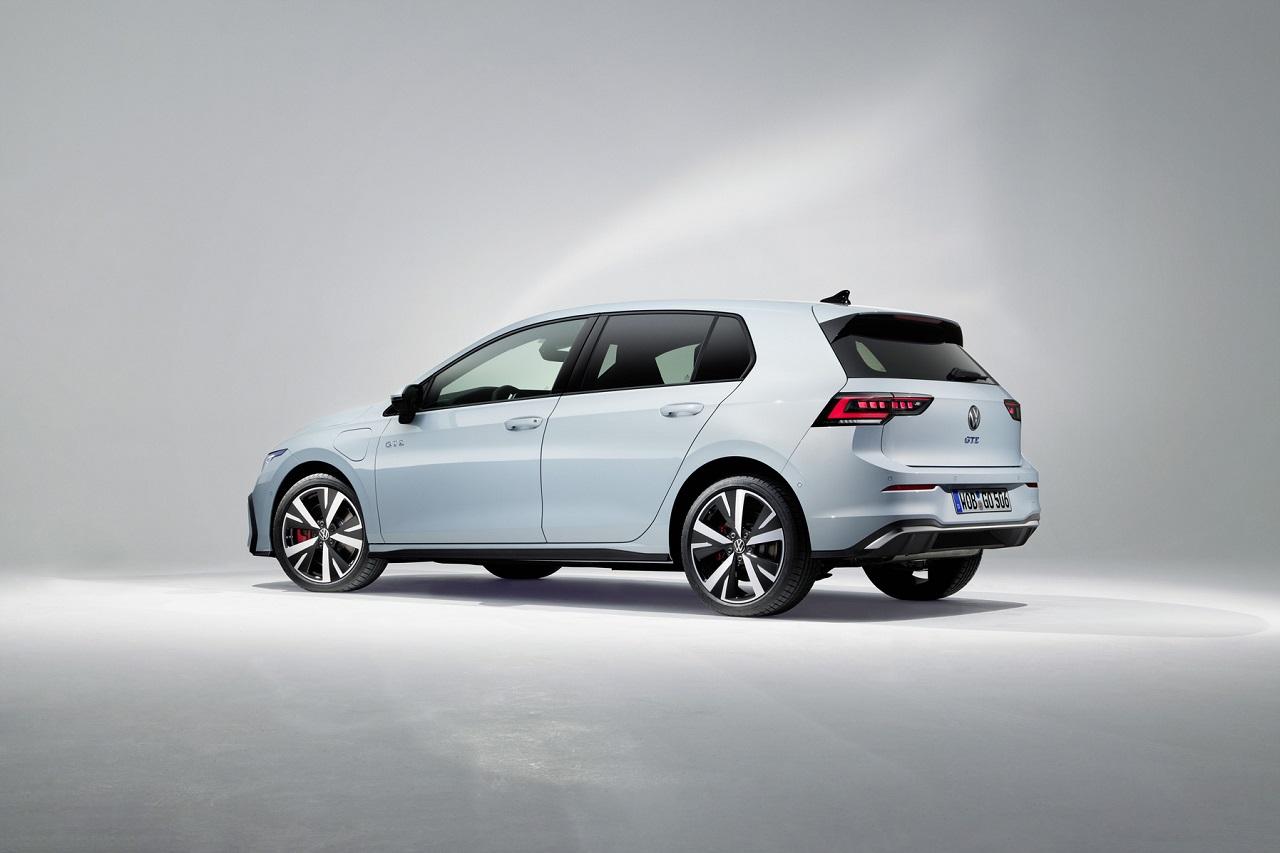 VOLKSWAGEN GOLF 2024