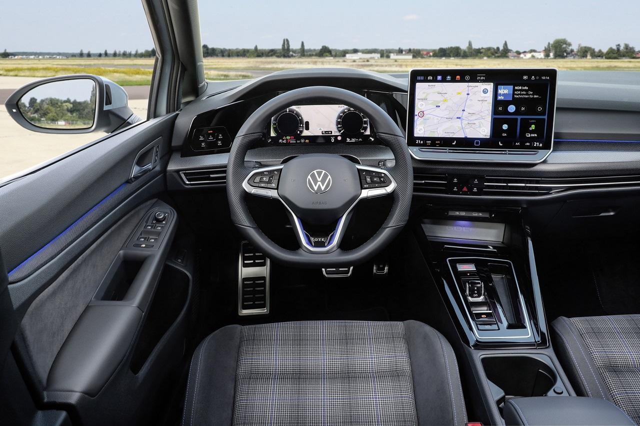 VOLKSWAGEN GOLF 2024