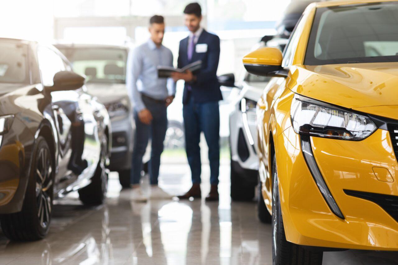 Concessionaria ufficiale o salonista? Pro e contro con l’auto usata