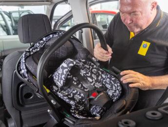 Seggiolini auto: il 48% dei genitori commette gravi errori per il TCS