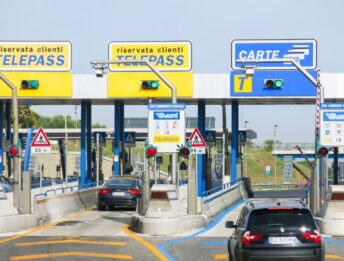 Telepass Grab&Go: come funziona, costo, targhe e dove si compra