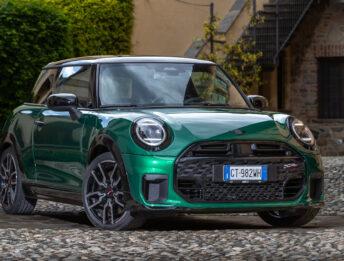 Mini non rinuncia ai motori benzina: ecco le nuove Cooper C ed S