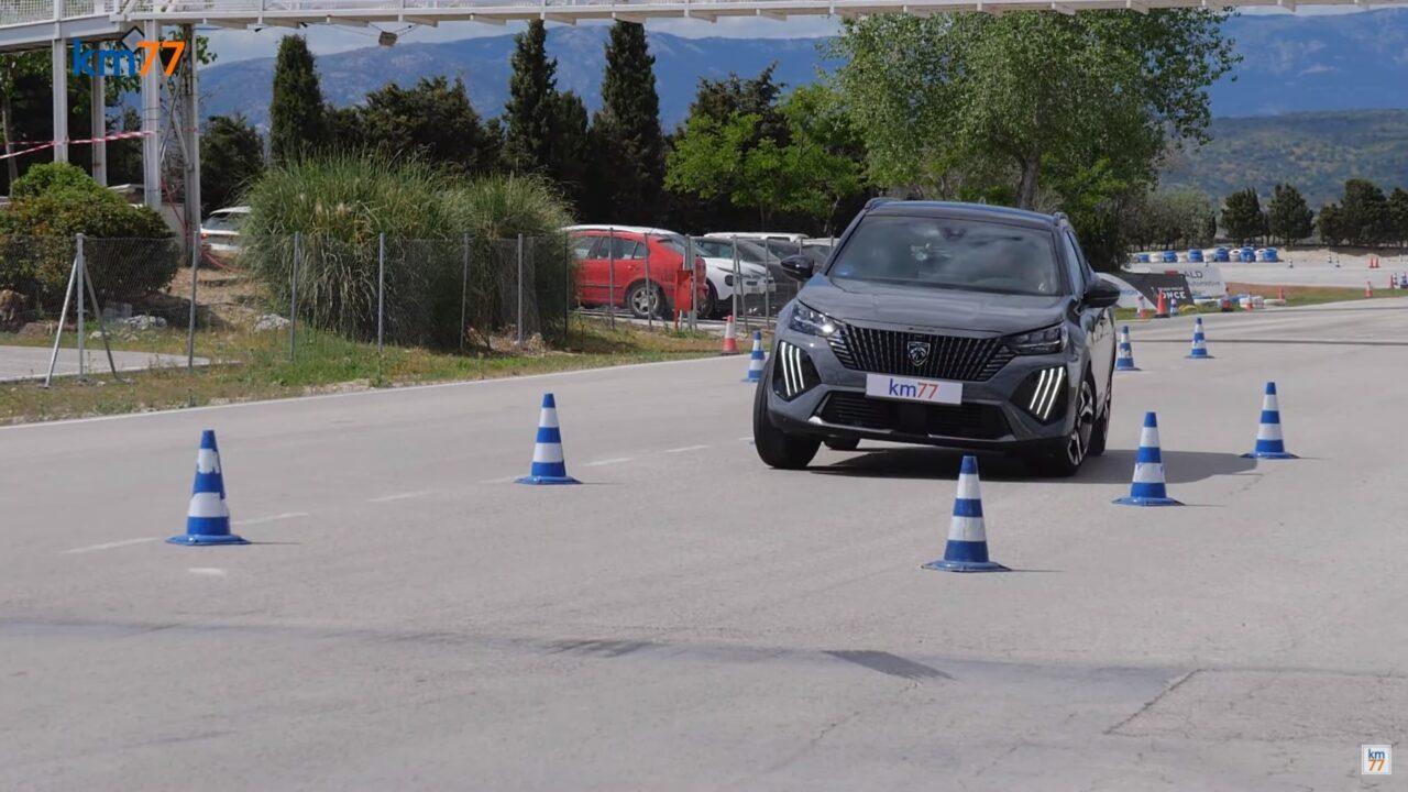 Peugeot e-2008: pro e contro nel test dell’alce