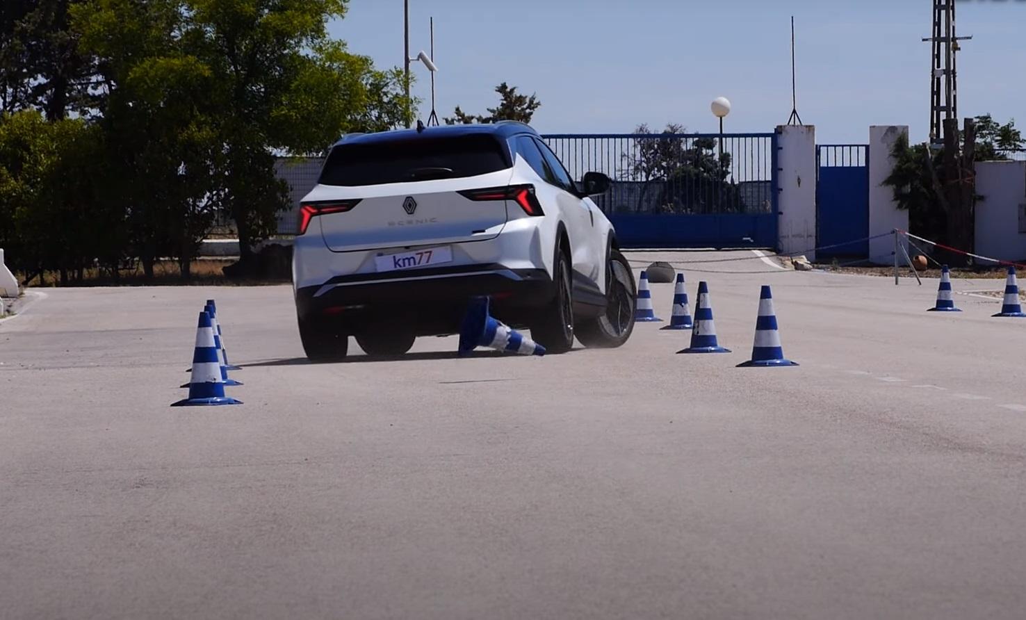 Renault Scenic E-Tech Electric nel test Alce: scivolosa e poco agile