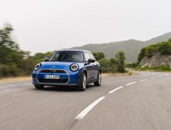 Mini Cooper S 5 porte: tutto su dimensioni, motore e dotazioni