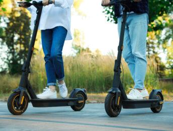 Monopattini: assicurazione, casco e targa, a che punto siamo?