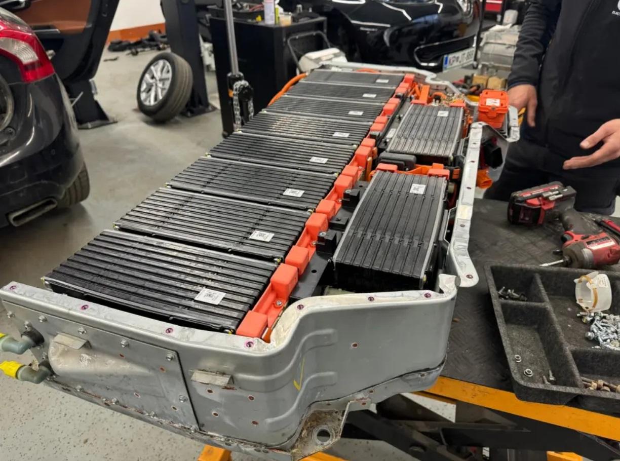 Riparazione batteria alta tensione