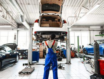 Auto in attesa di ricambi. ADAC: “urge garanzia legale di 15 anni”